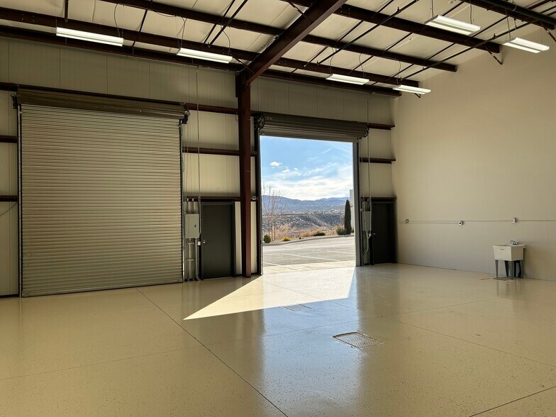 More Photos Of 2700 N Lake Valley Rd, Prescott Valley Light Manufacturing For Lease