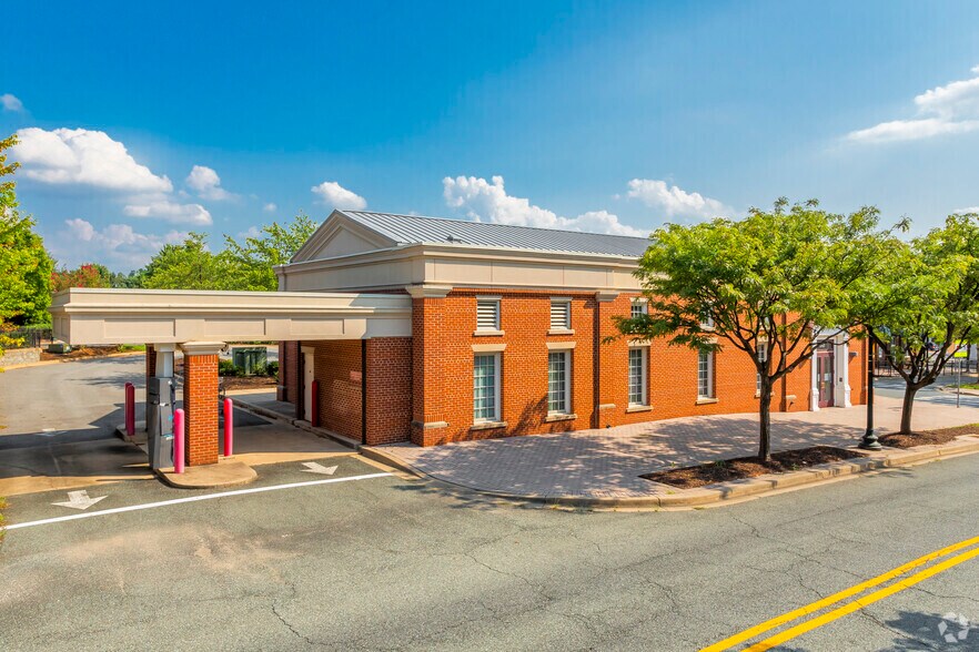 More Photos Of 9700-9761 Traville Gateway Dr, Rockville Unknown For Lease