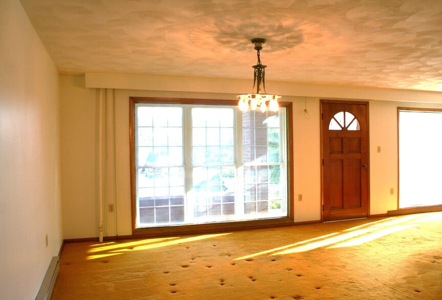 More Photos Of 208 Theatre Rd, Carrolltown Apartments For Sale