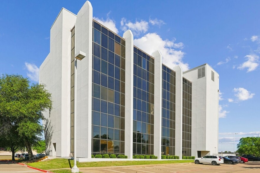 Primary Photo Of 1800 Teague Dr, Sherman Office For Sale