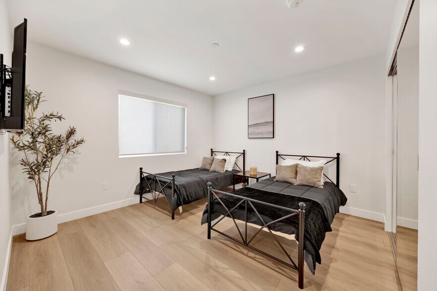 More Photos Of 7410 Denny Ave, Sun Valley Healthcare For Sale