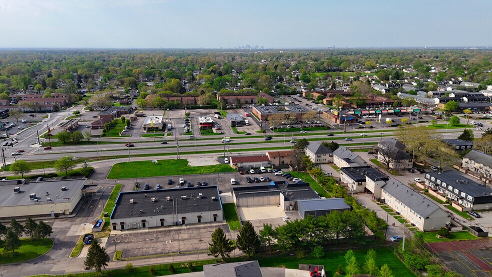 More Photos Of 2050-2090 E Dublin Granville Rd, Columbus General Retail For Lease