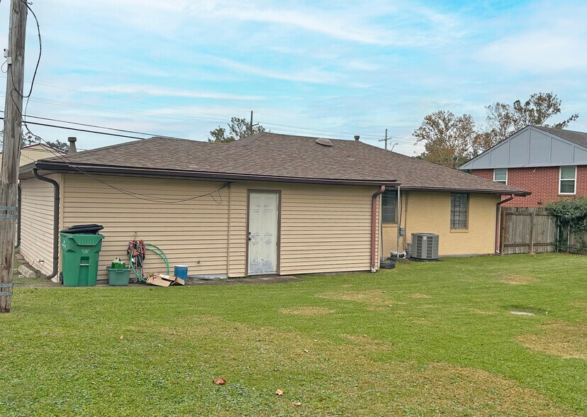 More Photos Of 10412 Jefferson Hwy, New Orleans Office For Sale