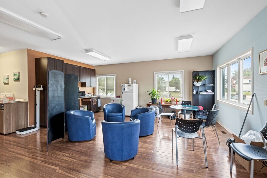 More Photos Of 457 Main St E, Winchester Medical For Sale