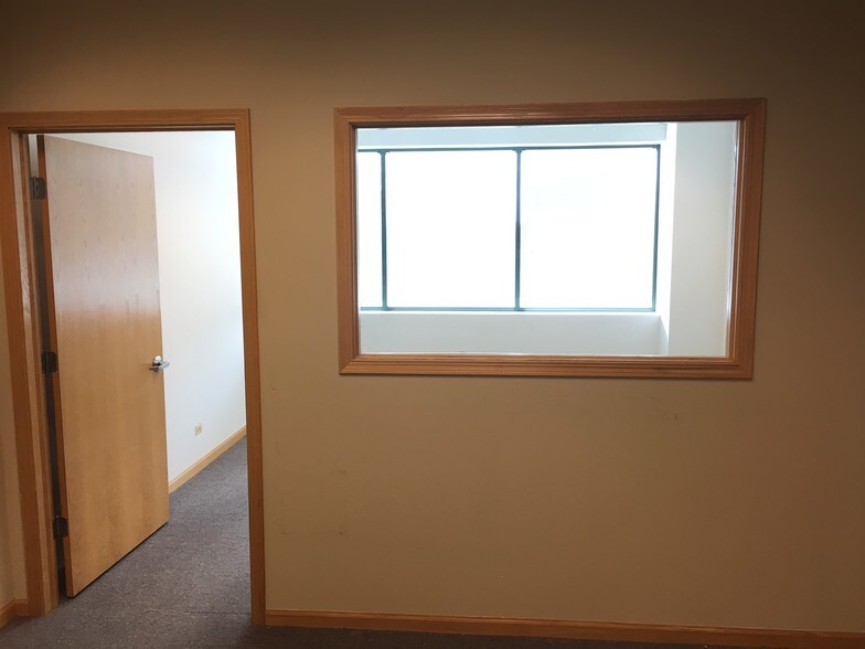 Primary Photo Of 1051 E Main St, East Dundee Flex For Lease