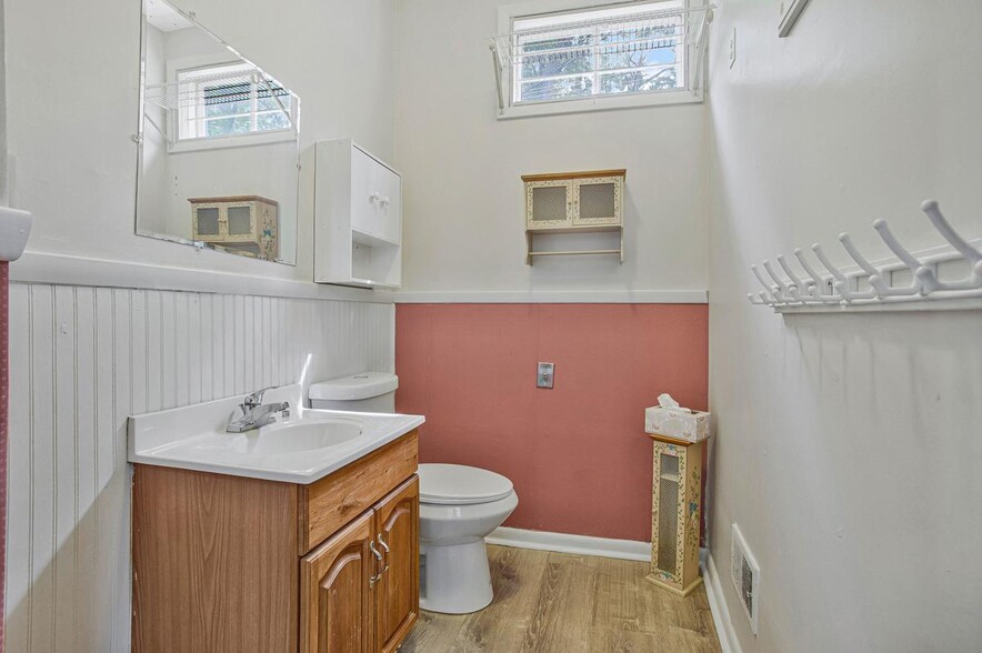 More Photos Of 6285 Shady Side Rd, Shady Side General Retail For Sale