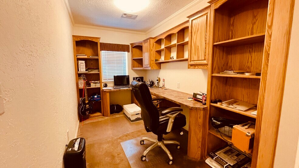 More Photos Of 1613 W San Antonio St, Marfa Specialty For Sale