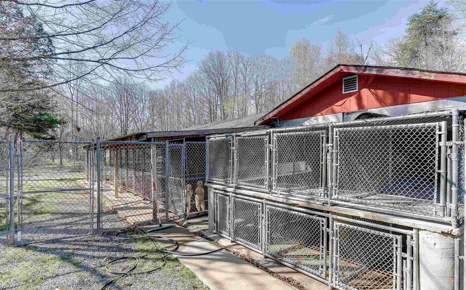 More Photos Of 603 Nix Rd, Alto Specialty For Sale