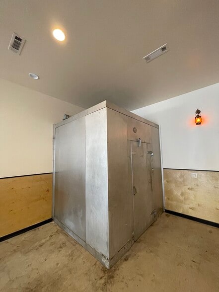 More Photos Of 611 Ohio Ave, Charleston Restaurant For Lease