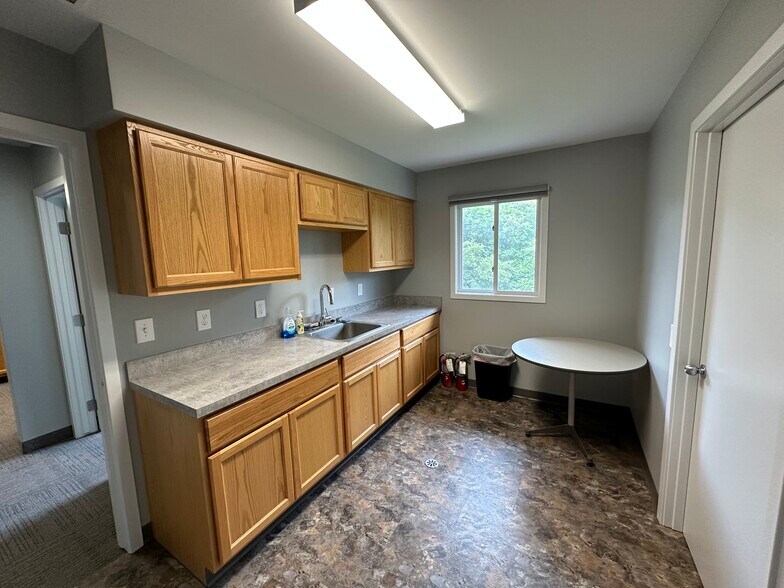 More Photos Of 600 West Street NE, Cedar Springs Office For Lease