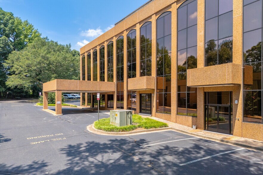More Photos Of 1701 E Parham Rd, Richmond Office Residential For Sale