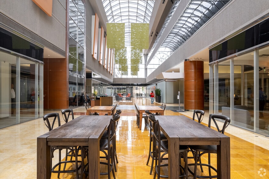 More Photos Of 17950 Preston Rd, Dallas Office For Lease