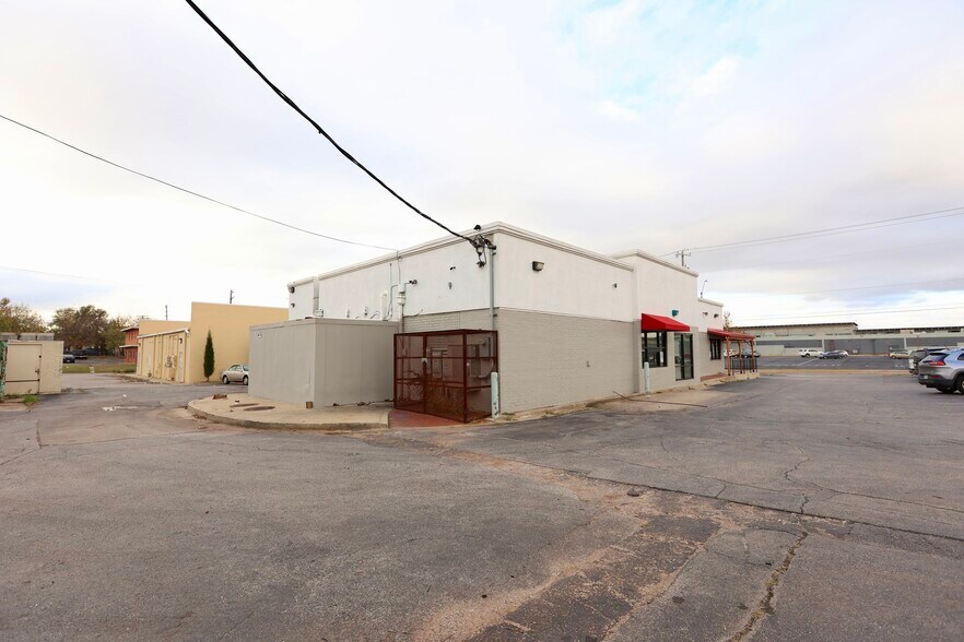 More Photos Of 2336 NW 23rd St, Oklahoma City Fast Food For Sale