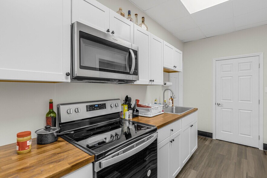 More Photos Of 106 Twenty Nine Ct, Williamston Warehouse For Sale