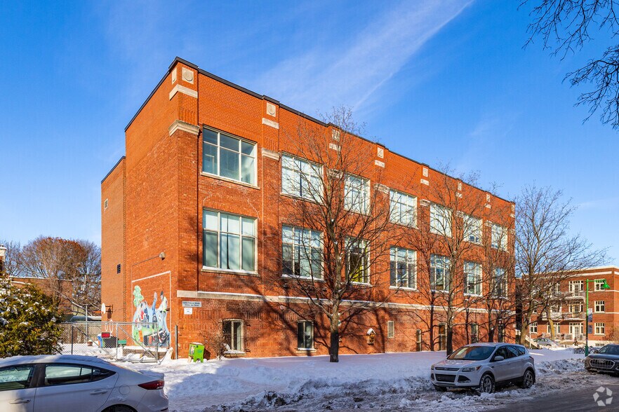 More Photos Of 5210 Av Durocher, Montréal Schools For Lease