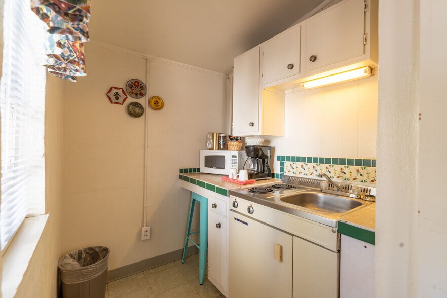 More Photos Of 2310 W Highway 90, Alpine Hotel For Sale