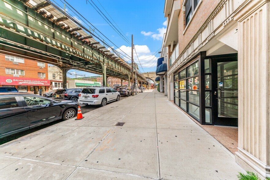 More Photos Of 2311 31st St, Astoria Storefront Retail Residential For Lease
