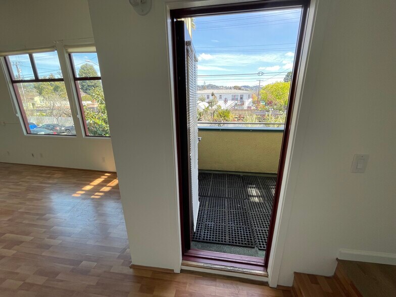 More Photos Of 6555-6557 Shattuck Ave, Oakland Office Residential For Lease