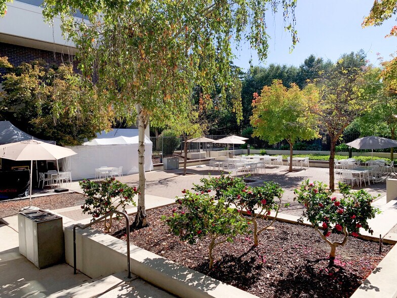 More Photos Of 900 Arastradero Rd, Palo Alto Research And Development For Lease