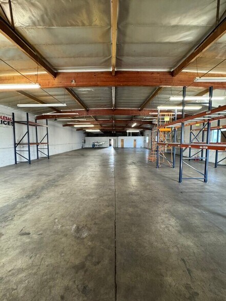 More Photos Of 948 W 9th St, Upland Warehouse For Lease