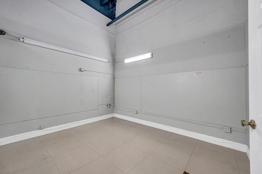 More Photos Of 4720-4796 NW 167th St, Miami Gardens Storefront Retail Office For Lease