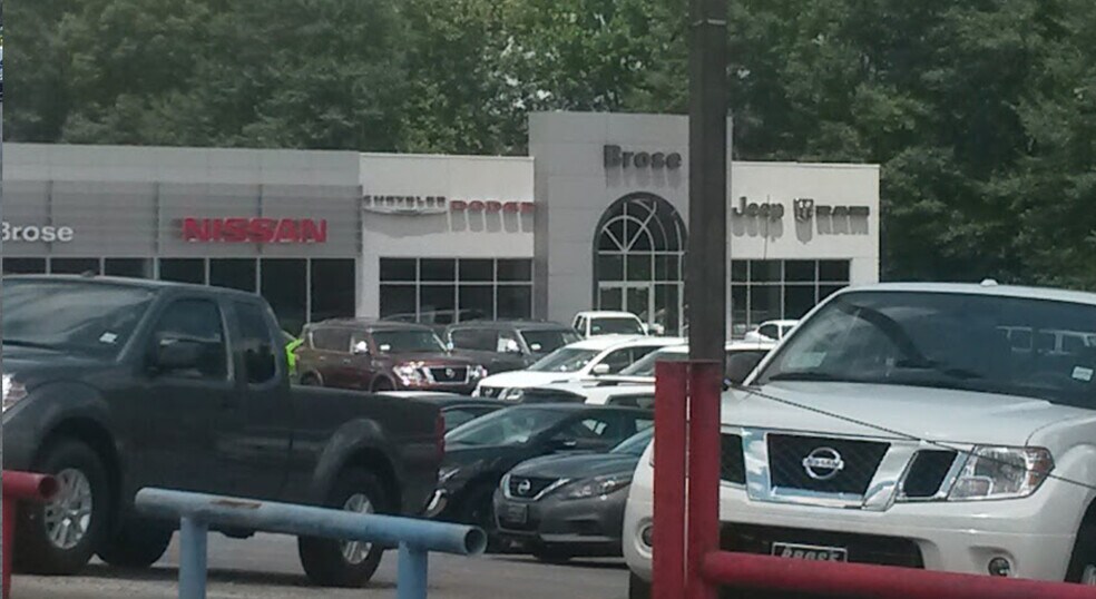 More Photos Of 813 S Parkway St, Corinth Auto Dealership For Sale