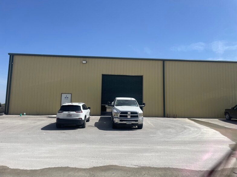 More Photos Of 721 Rohde Rd, Kyle Unknown For Lease