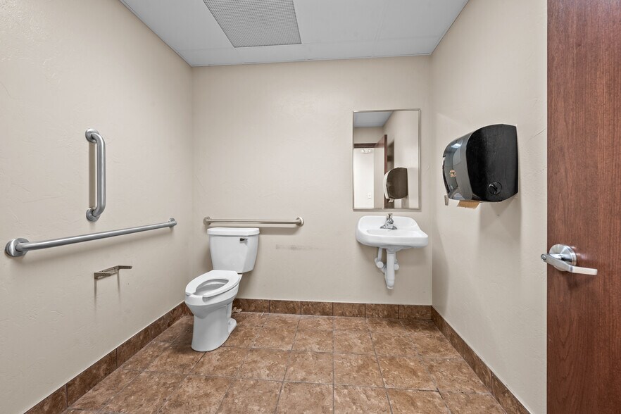 More Photos Of 1129 W Fond Du Lac St, Ripon Storefront For Sale