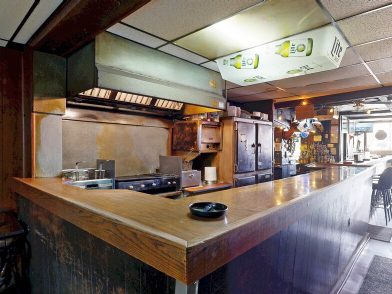 More Photos Of 103 Main St W, Girard General Retail For Sale