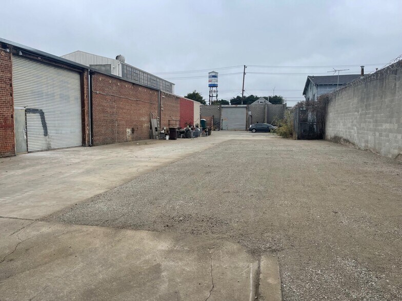 More Photos Of 2960 Chapman St, Oakland Warehouse For Lease