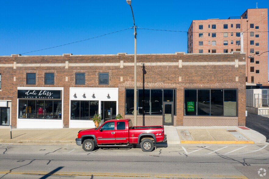 More Photos Of 140 W Wood St, Decatur Storefront Retail Office For Lease