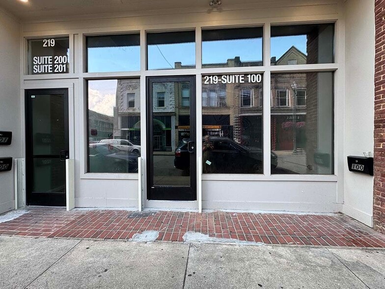 More Photos Of 219 E Main St, Johnson City Office For Lease