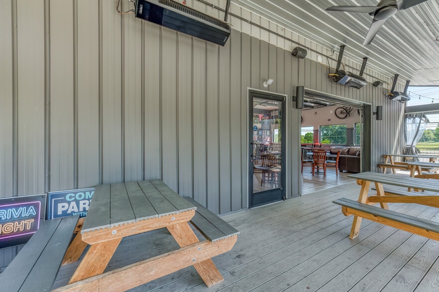More Photos Of 640 E Maple St, Johnson City Bar For Sale