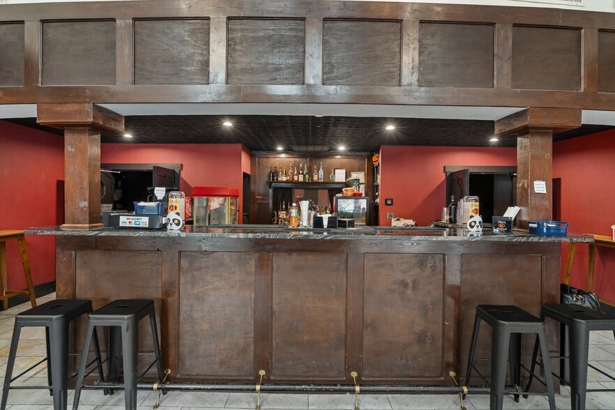 More Photos Of 110 W Main St, Waxahachie Theater Concert Hall For Lease