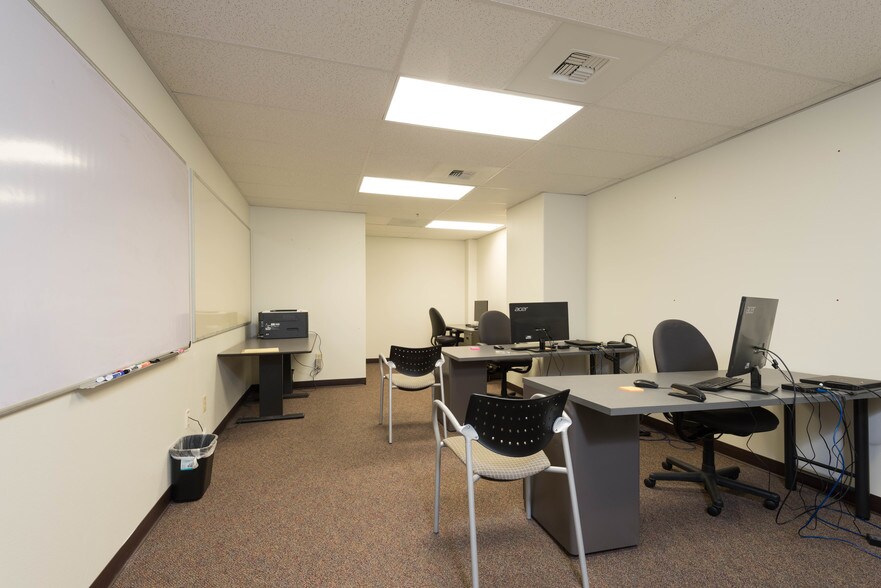 More Photos Of 1992 Saint St, Richland Flex For Sale