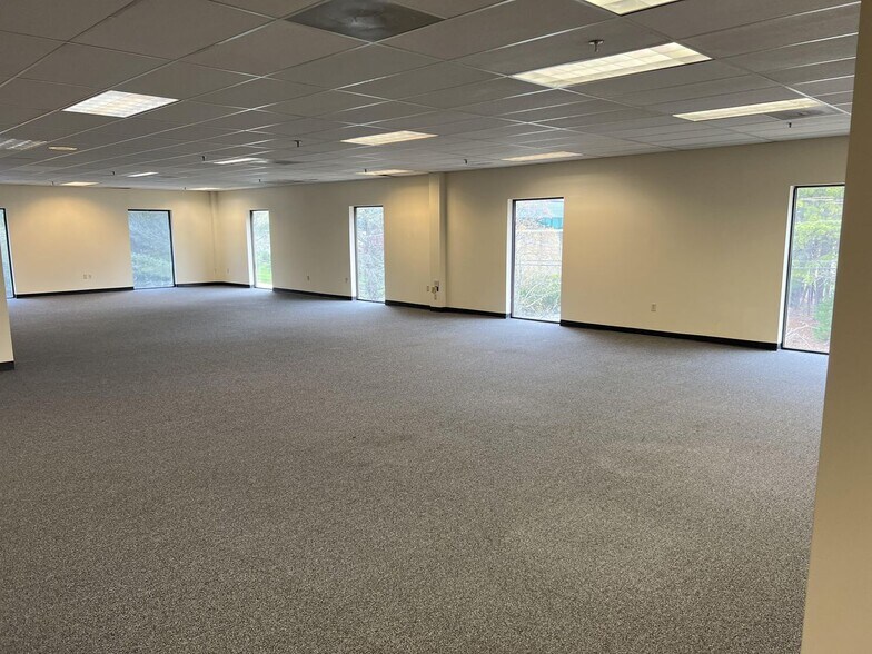 More Photos Of 41 Simon St, Nashua Flex For Lease