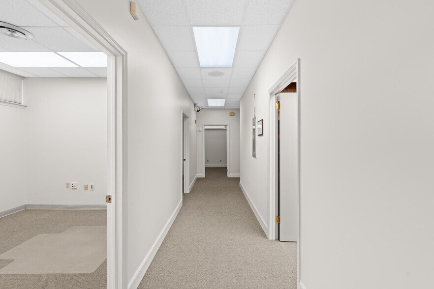More Photos Of 1016 Everee Inn Rd, Griffin Business Park For Sale
