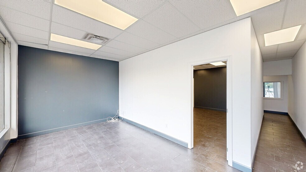 Primary Photo Of 5333 Boul Laurier, Terrebonne Unknown For Lease