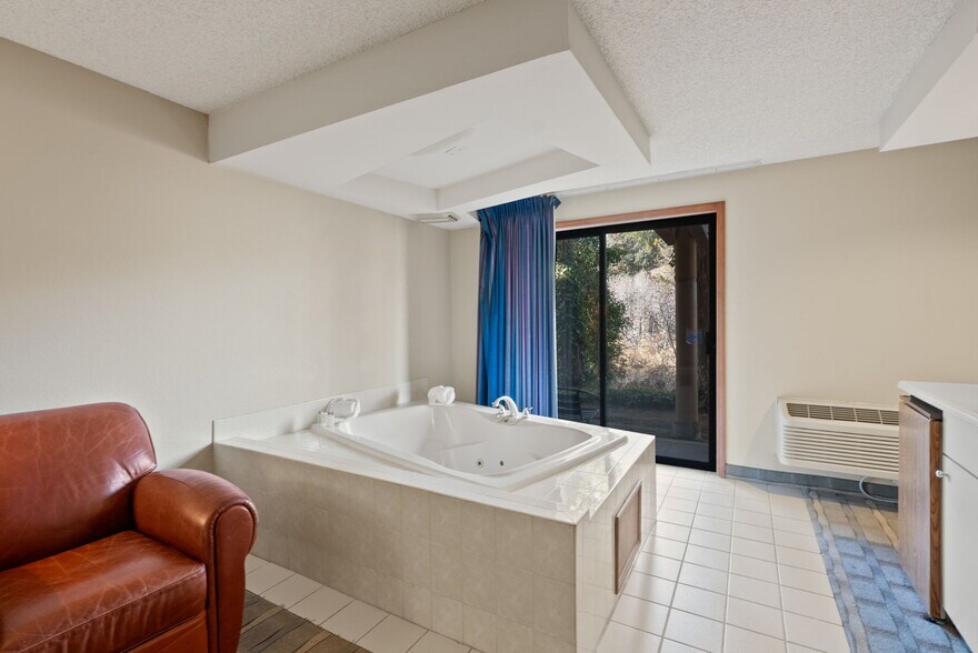 More Photos Of 3105 NW O. B. Riley Rd, Bend Hotel For Sale
