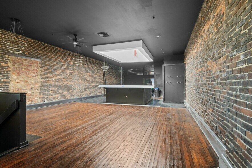 More Photos Of 8-12 Emory, Knoxville Office For Sale