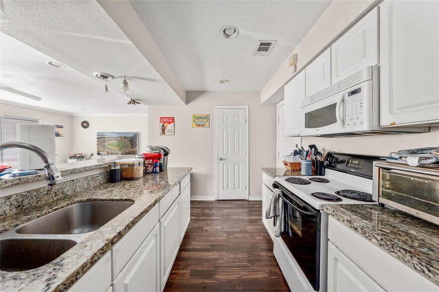 More Photos Of 2537 S 3rd St, Waco Apartments For Sale
