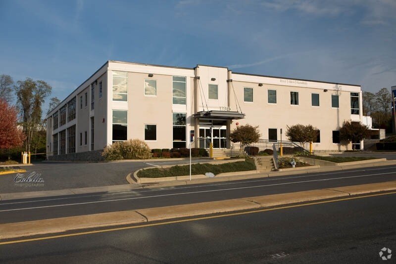 More Photos Of 12345 Parklawn Dr, Rockville Flex For Lease