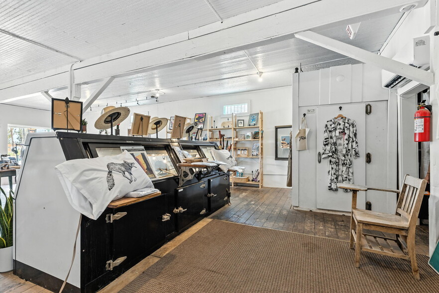 More Photos Of 100 W Murphy St, Alpine General Retail For Sale