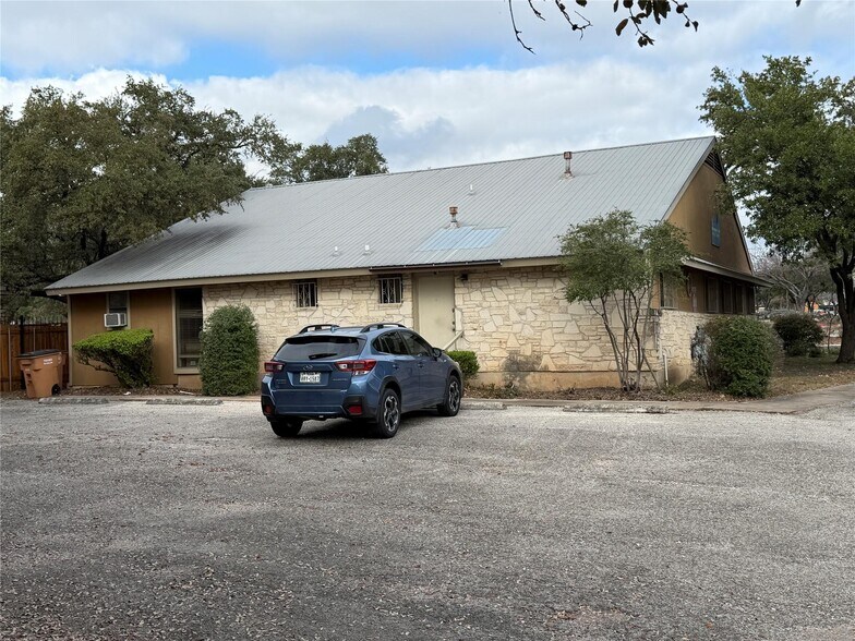 More Photos Of 2615 Western Trails Blvd, Austin Office For Sale