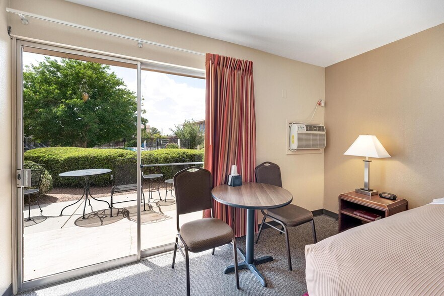 More Photos Of 150 N Lake Powell Blvd, Page Hotel For Sale