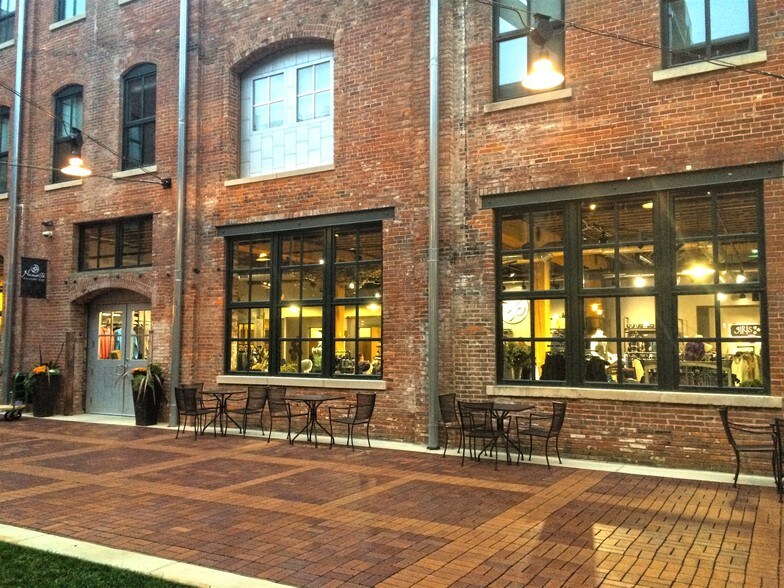 More Photos Of 900 Jackson St, Dubuque General Retail For Lease