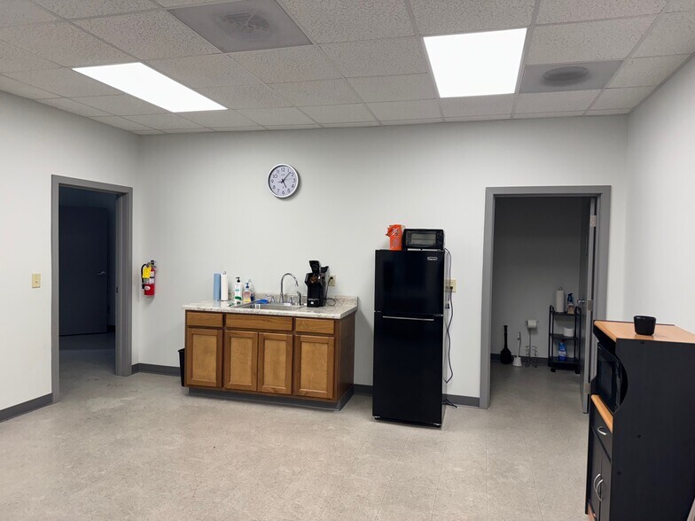 More Photos Of 628 Industrial Park Rd, Roberta Industrial For Lease