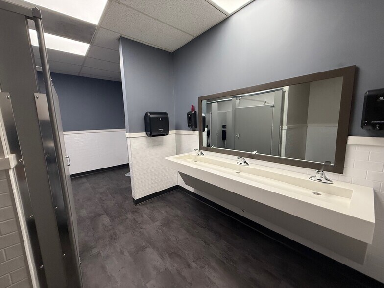 More Photos Of 800-820 Freeway Dr N, Columbus Office For Lease