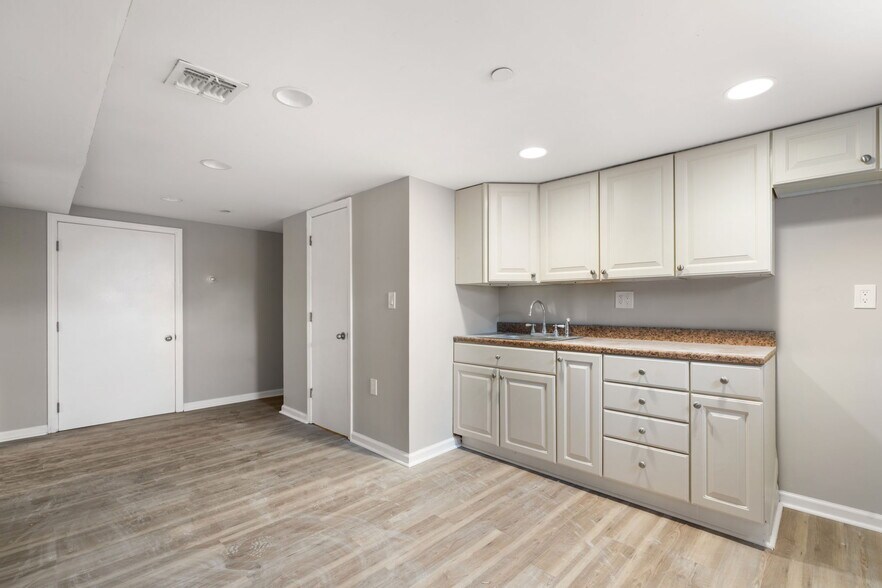 More Photos Of 149 Glenwood Ave, Staten Island Office Residential For Lease