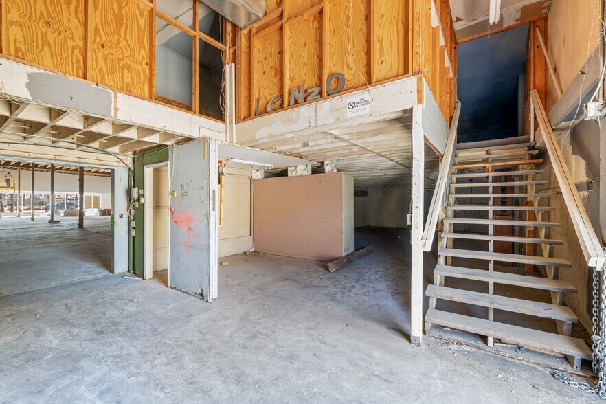 More Photos Of 45151 Oasis St, Indio Freestanding For Lease